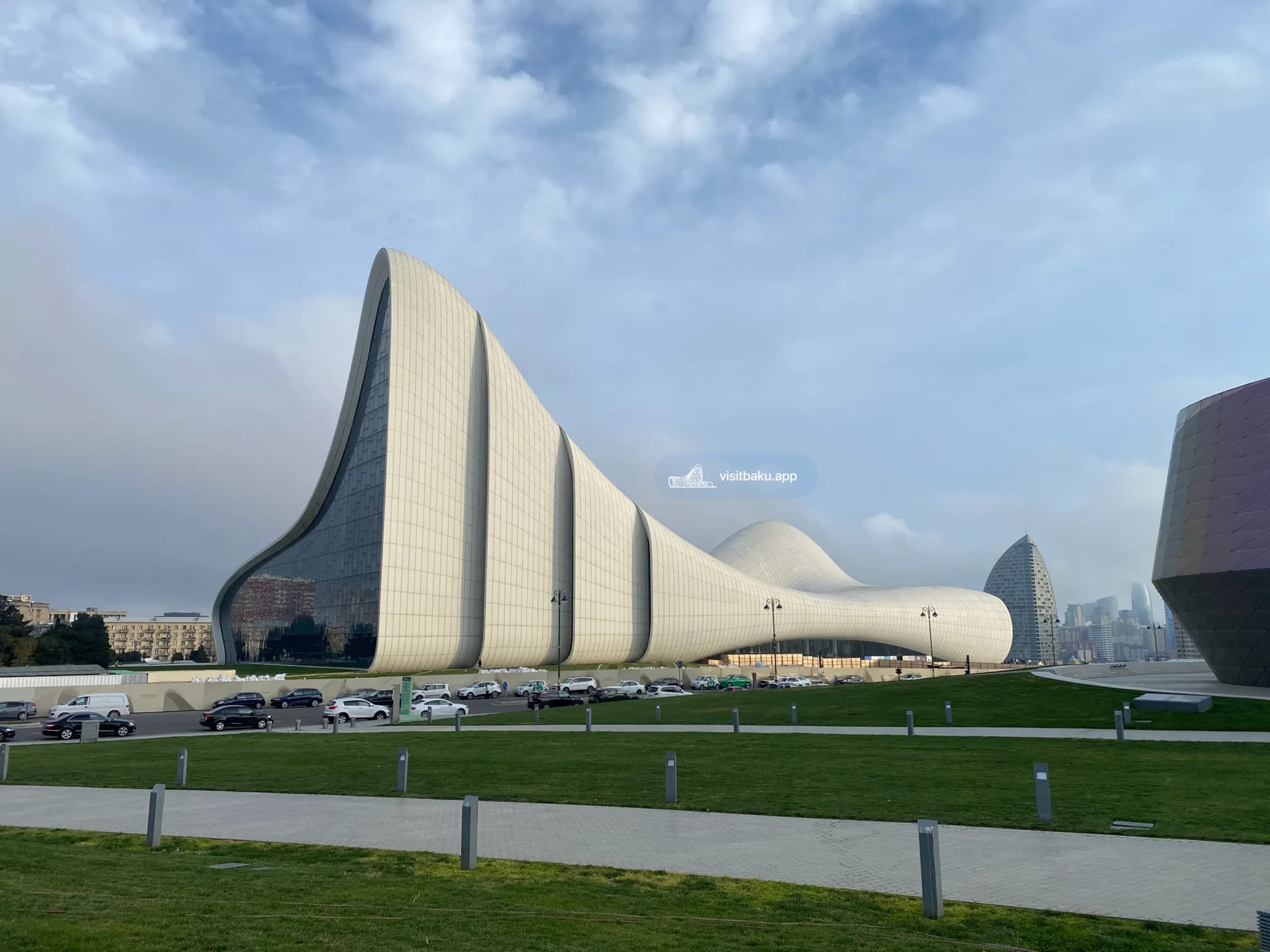 Bakıda yerləşən Heydər Əliyev Mərkəzindəki 10 möhtəşəm instalyasiya