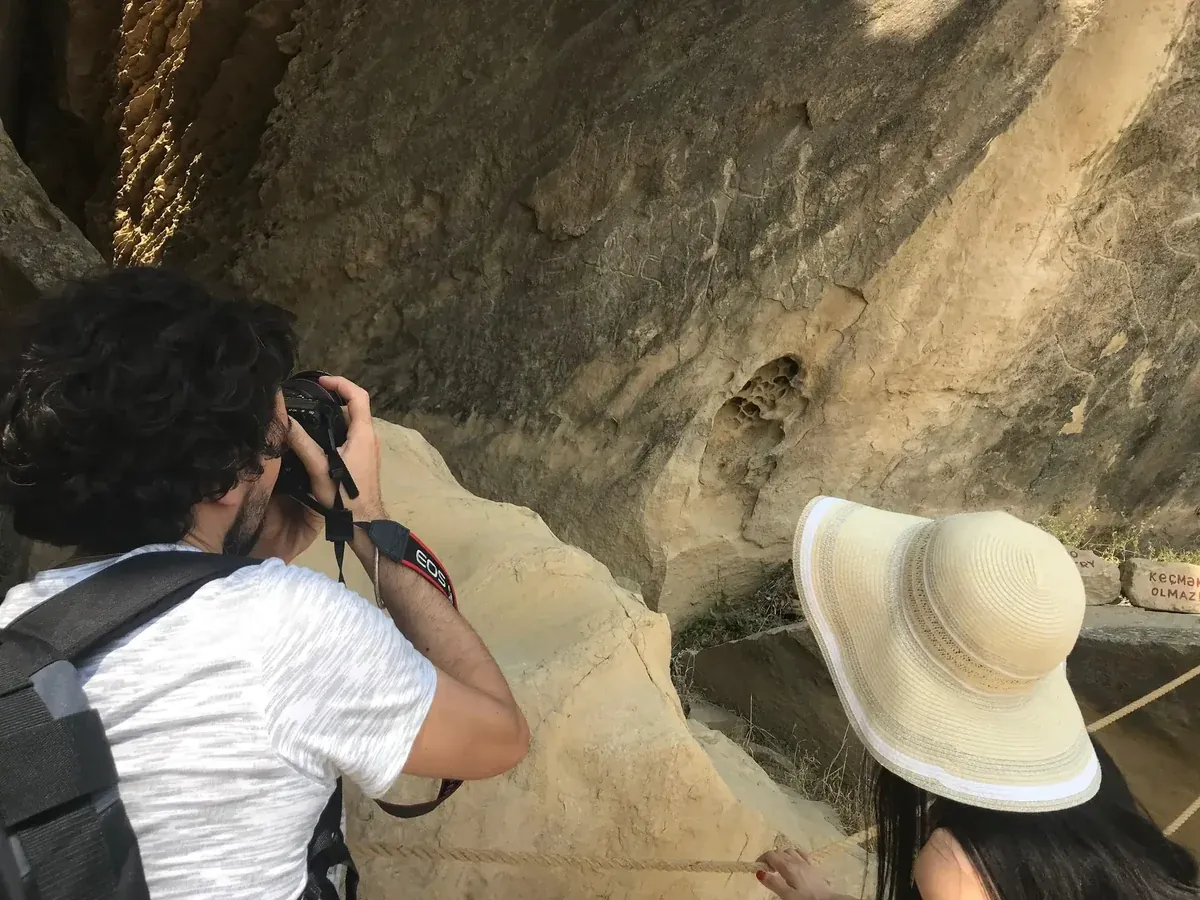 Baku: Gobustan, Volcanoes, Fire Temple and Yanardag Day Trip